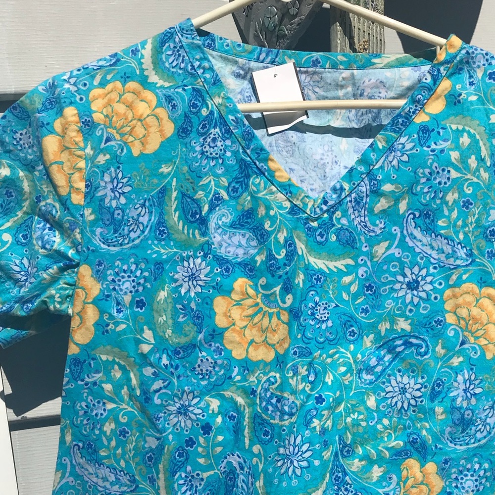 Vintage Floral Pattern 4 Pocket Scrub Top